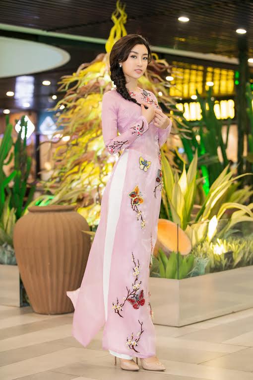 hoa hau ky duyen lan dau dung hang ao dai do ruc voi a hau thanh tu - 9